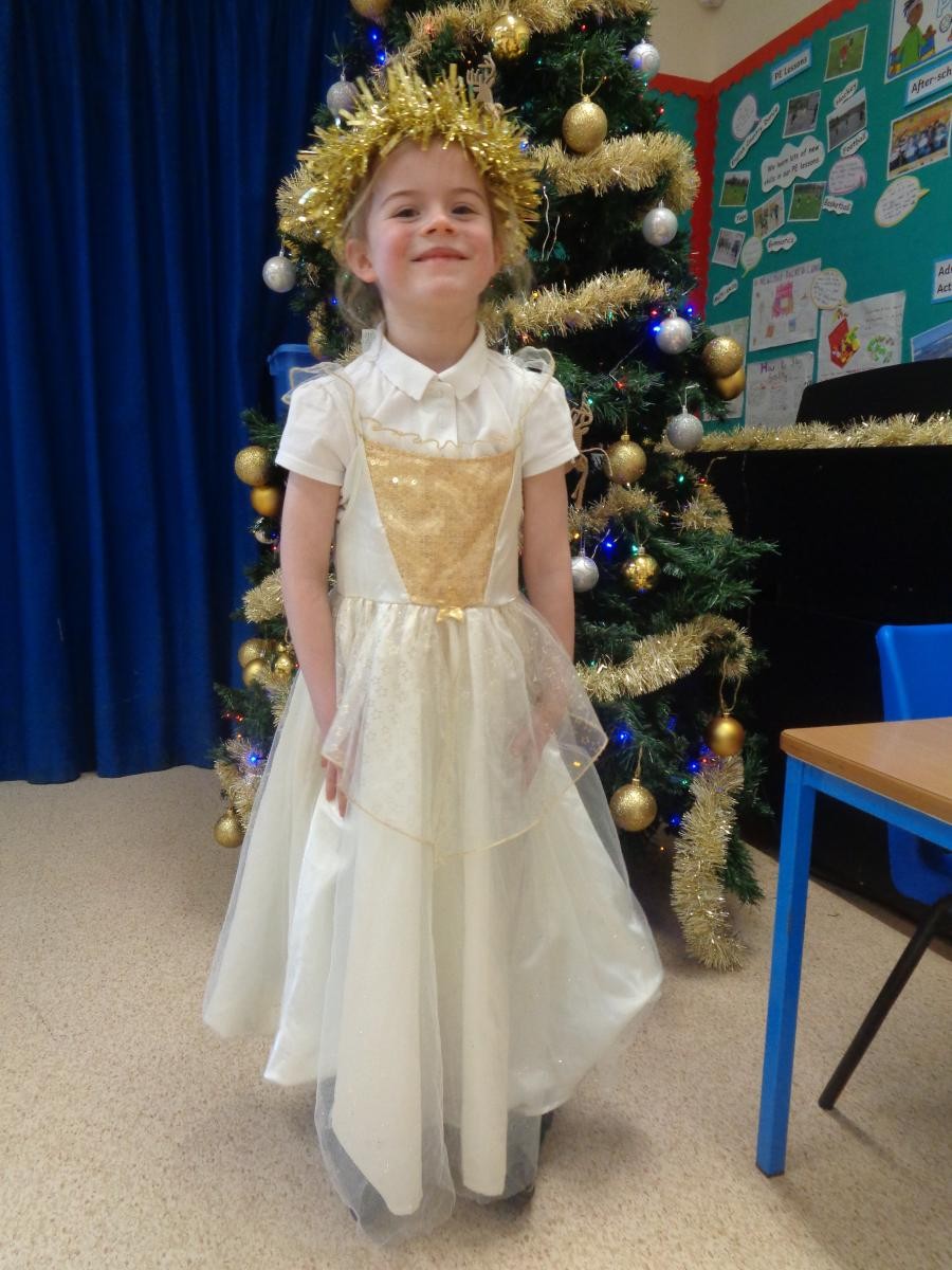 Emily made a great Angel and recited her lines beautifully in the church and in the hall for Nursery too.