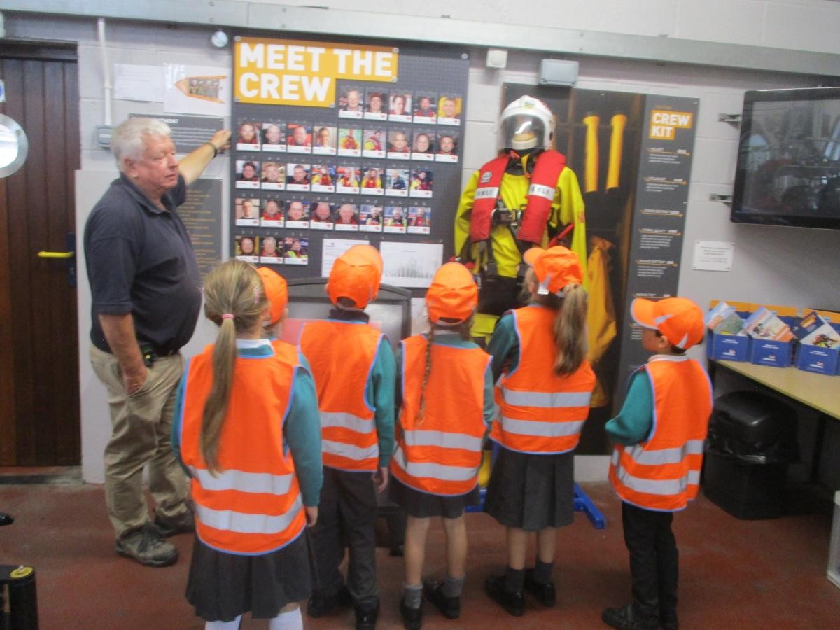 Loveny Class went to the Lifeboat Station in Looe. We met Ian and Carol, who told us how the station operated.  