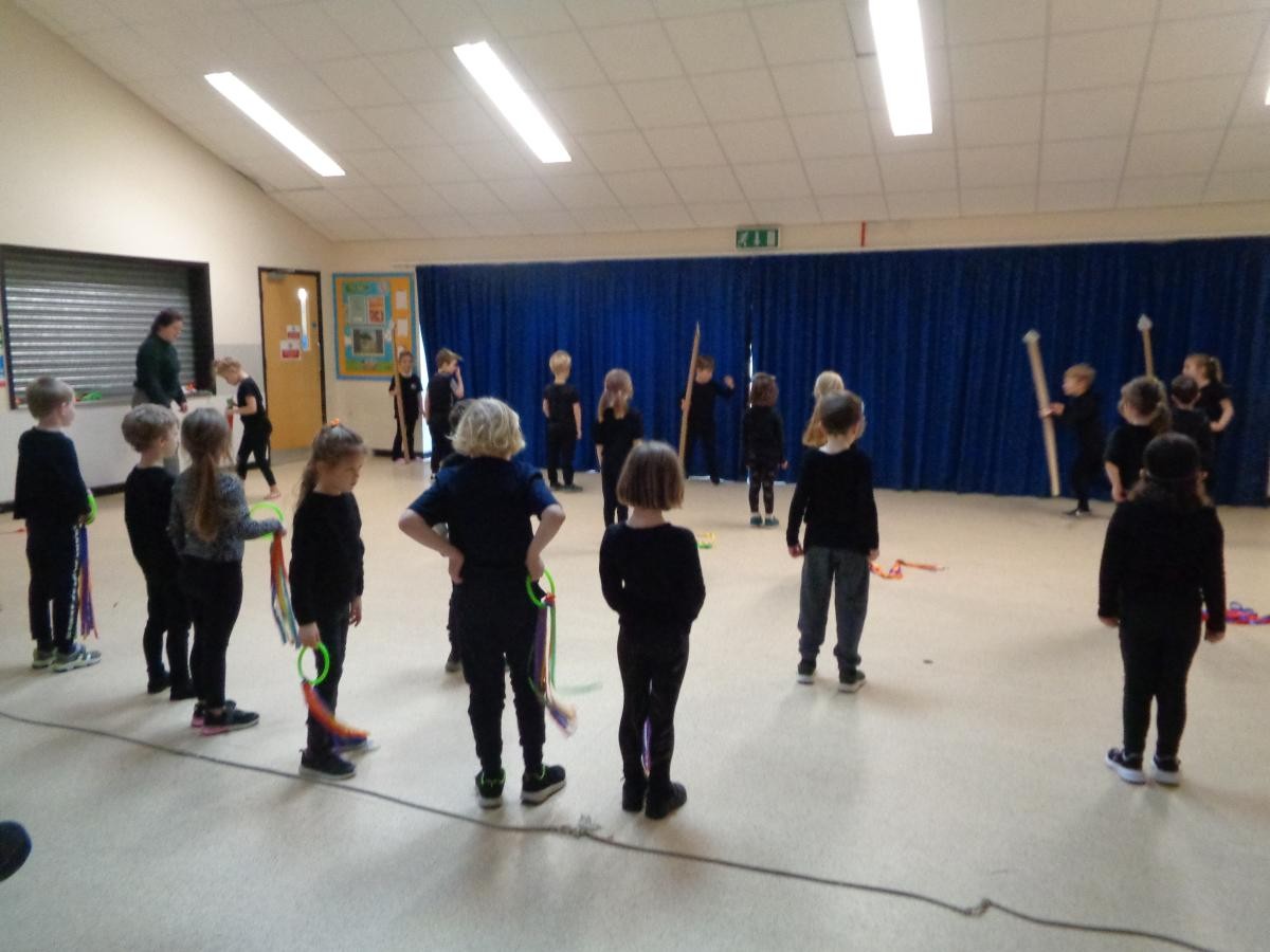 Loveny dance day, Rainforest theme