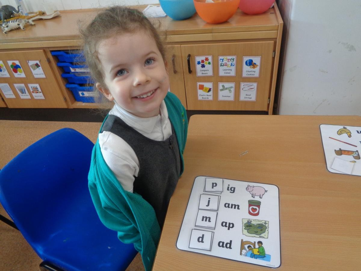 Finding the correct initial sound to complete the words.