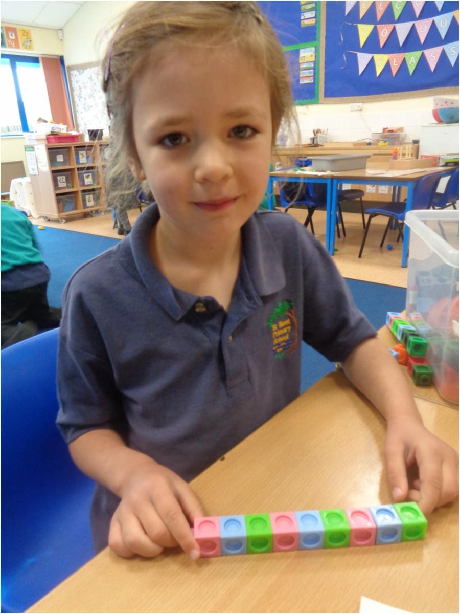 Making repeating patterns with three colours.