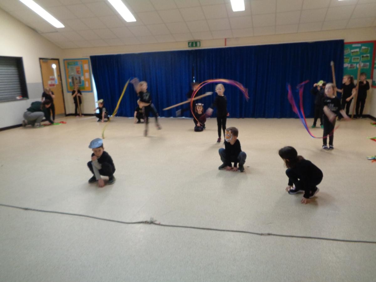 Loveny dance day, Rainforest theme