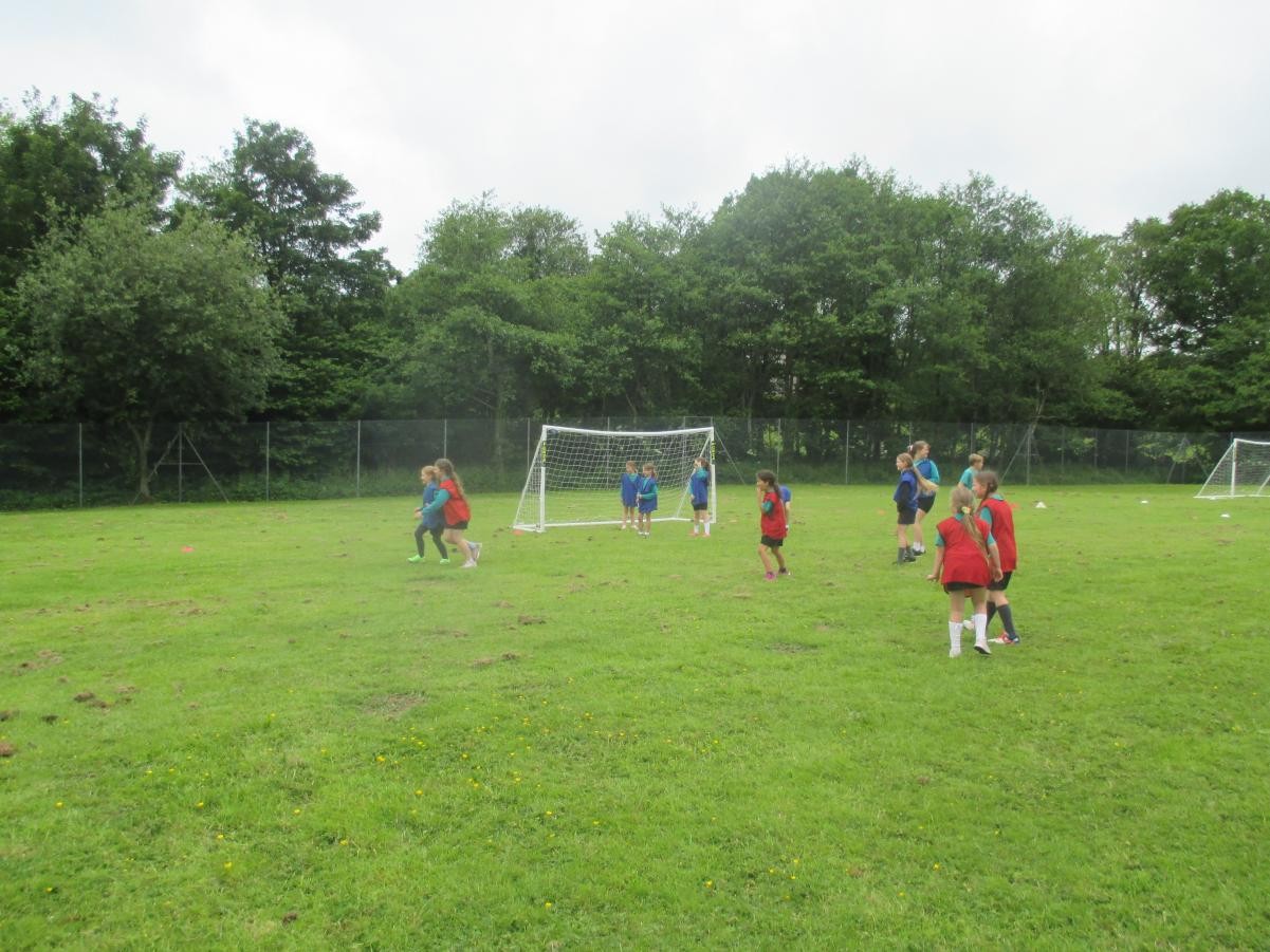 Points were given for goals scored, best support, best cheerleading, and winning team. 