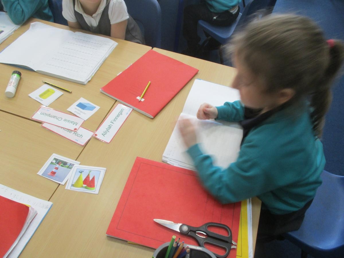 Identifying 3D shapes