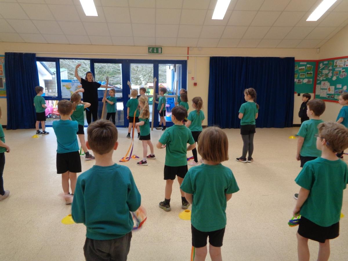 Loveny dance day, Rainforest theme