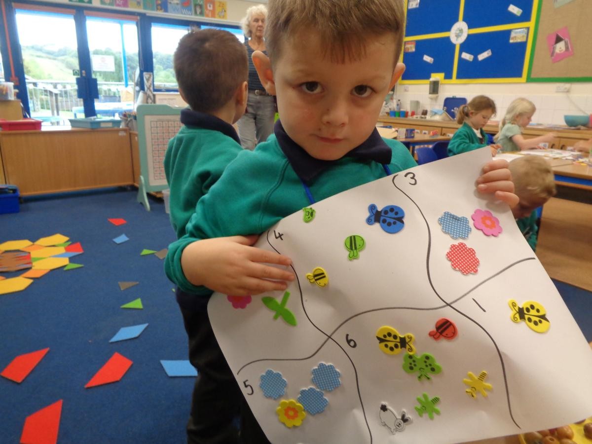 Using stickers to make amounts this time.