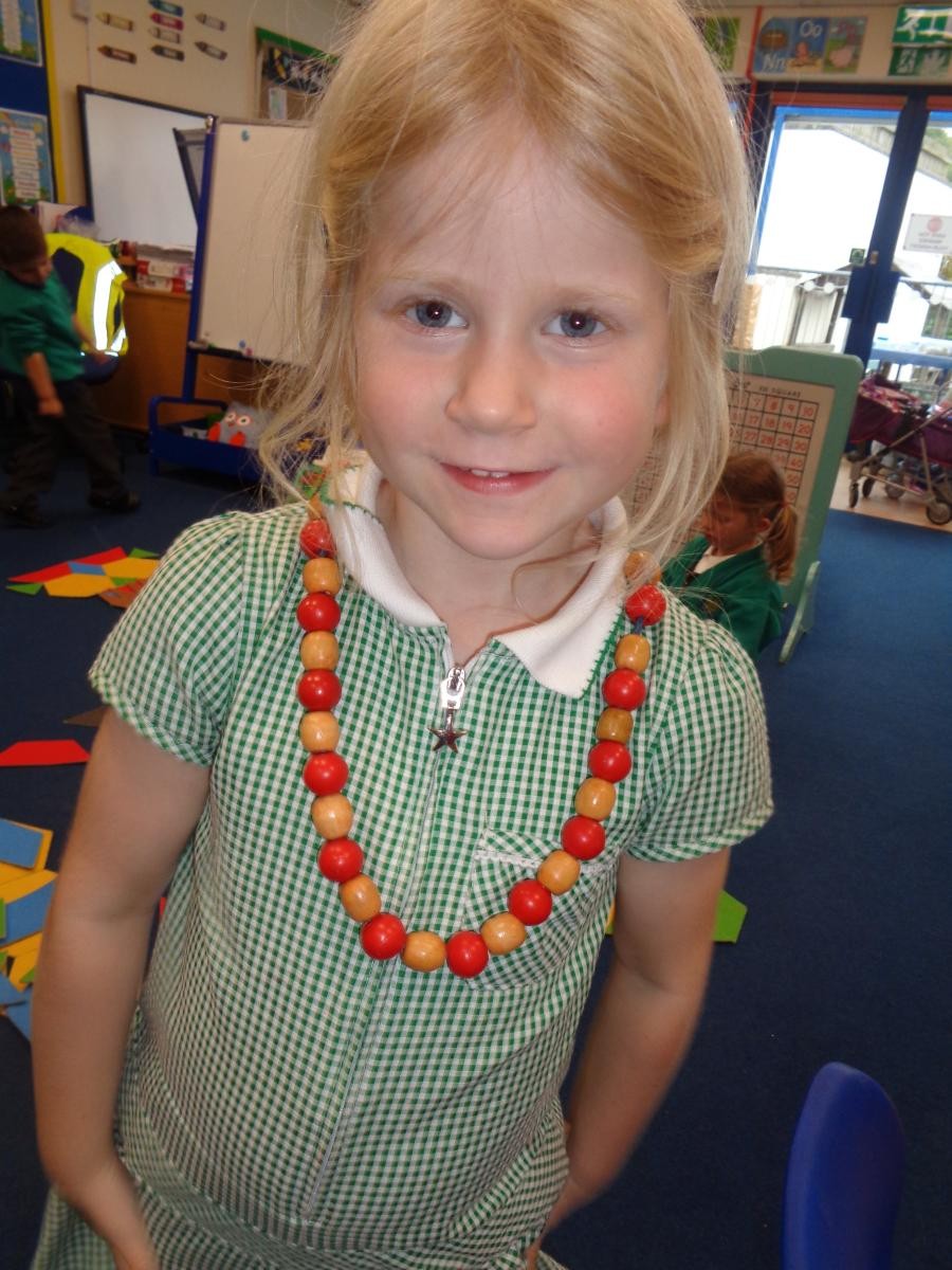 Yana made her repeating pattern necklace really long.