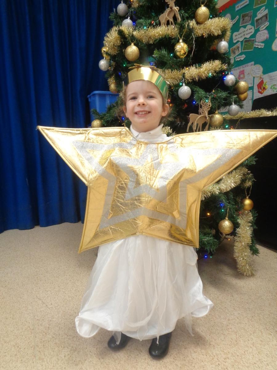 Ellia was a fantastic star in the Nativity. She recited her lines beautifully. 