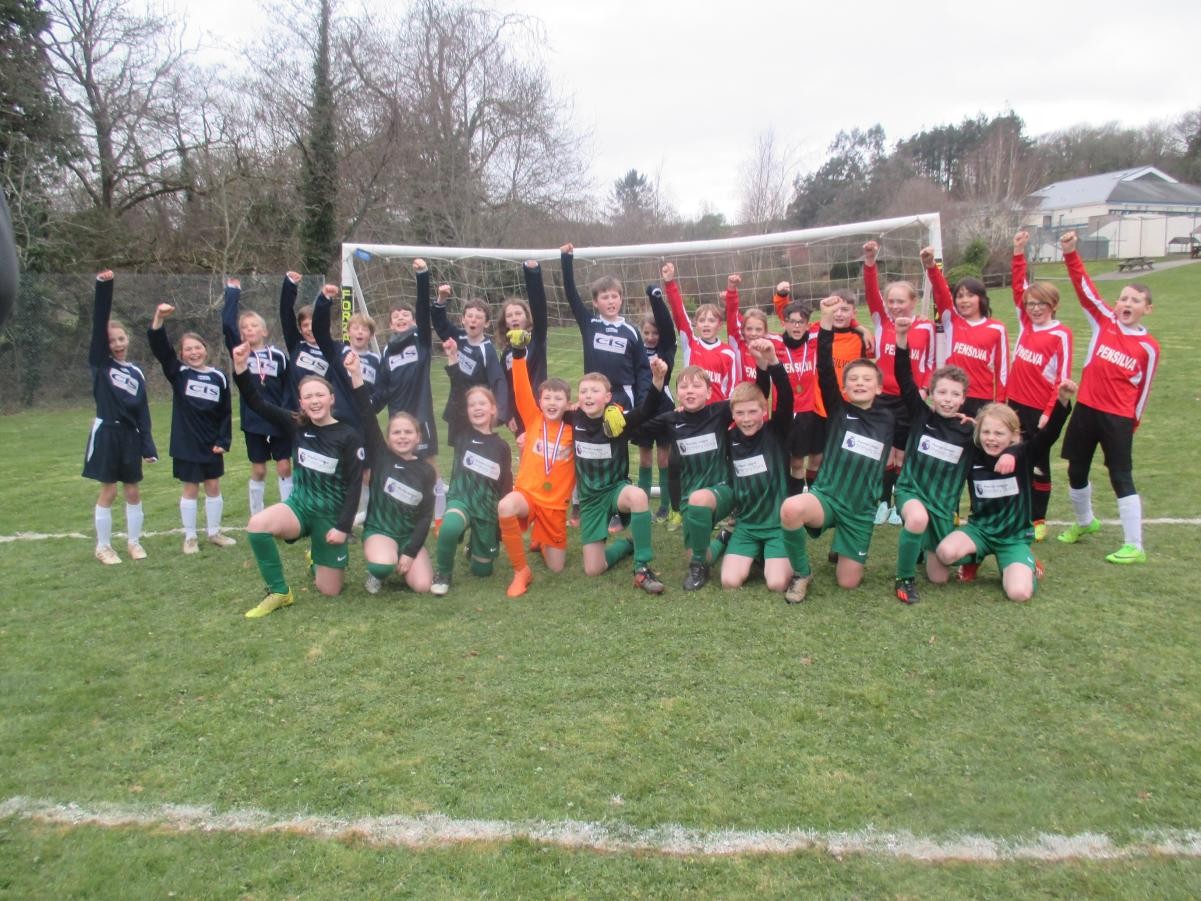 The children had a fun filled, competitive afternoon of football.