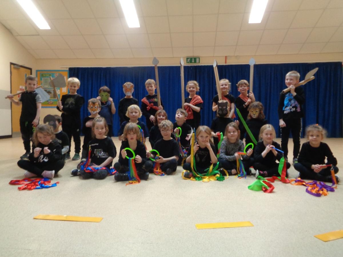 Loveny dance day, Rainforest theme