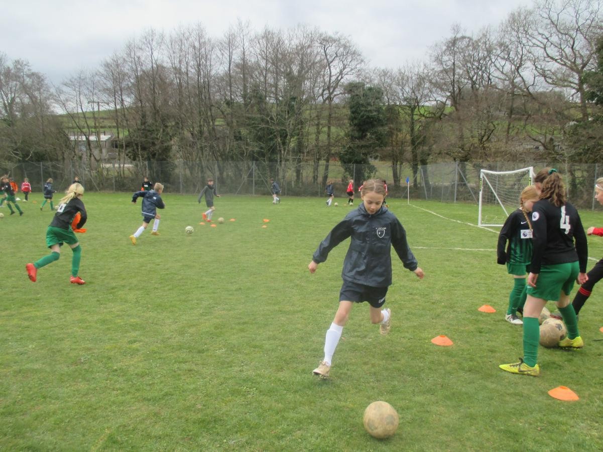 The children had fun warming up together.