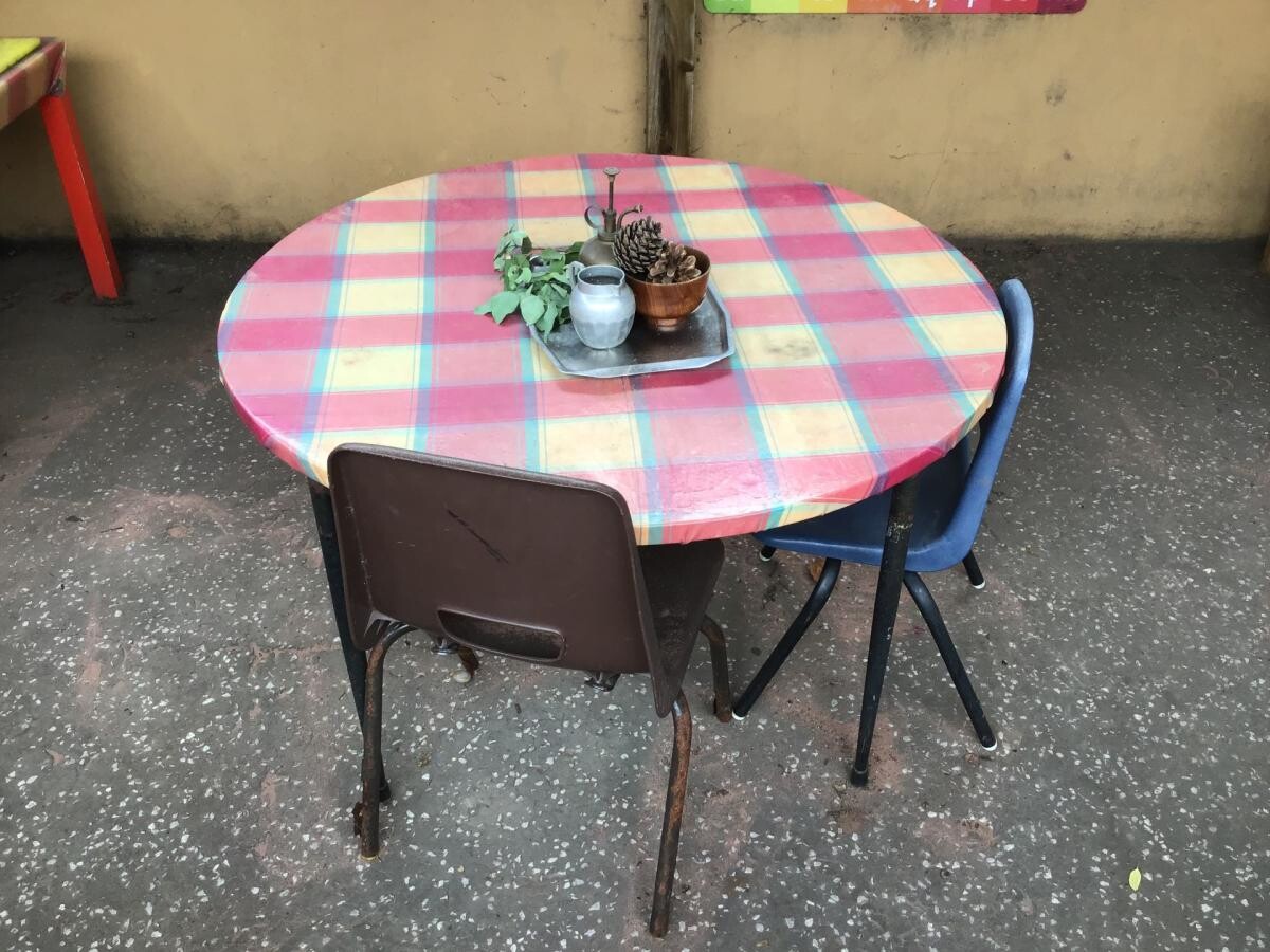 Round table and two chairs 