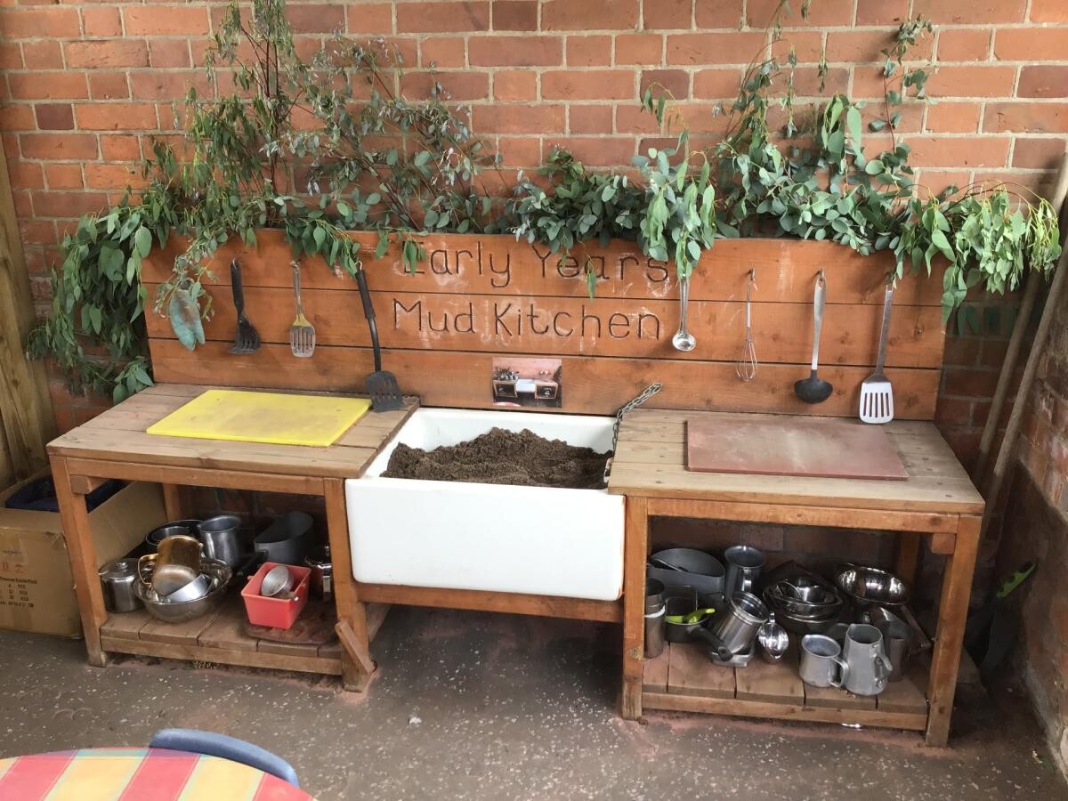 Mud kitchen 
