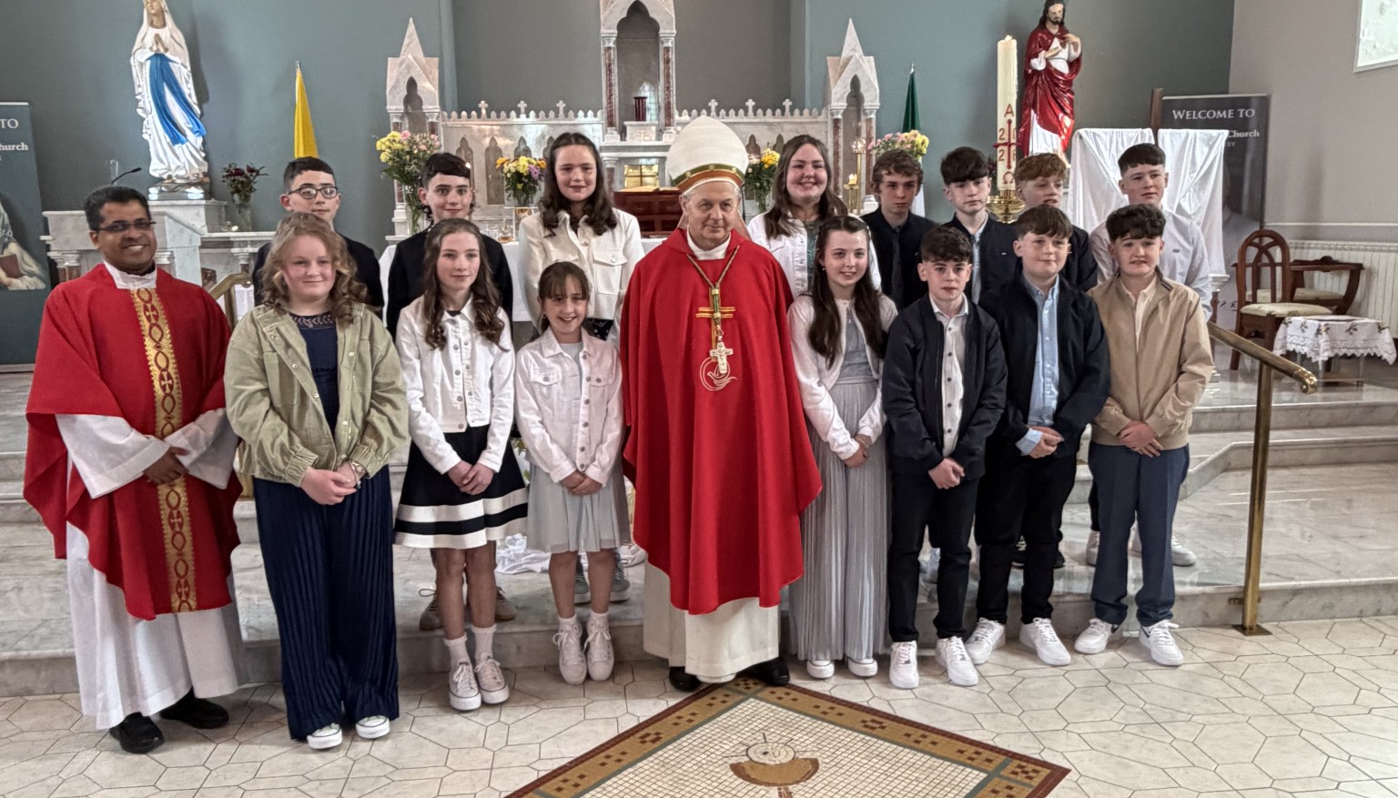 Congratulation to the boys and girls in 6th class who received their Confirmation on Saturday. 