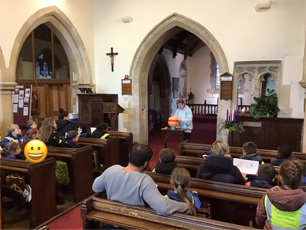 Y2's visit to the church to understand Advent.