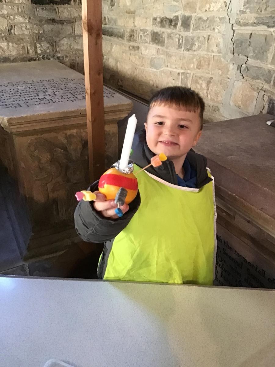 Y2's visit to the church to understand Advent.