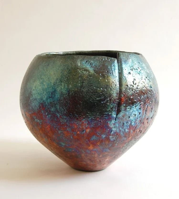 Lustred & Rounded Bowl 22cm £480