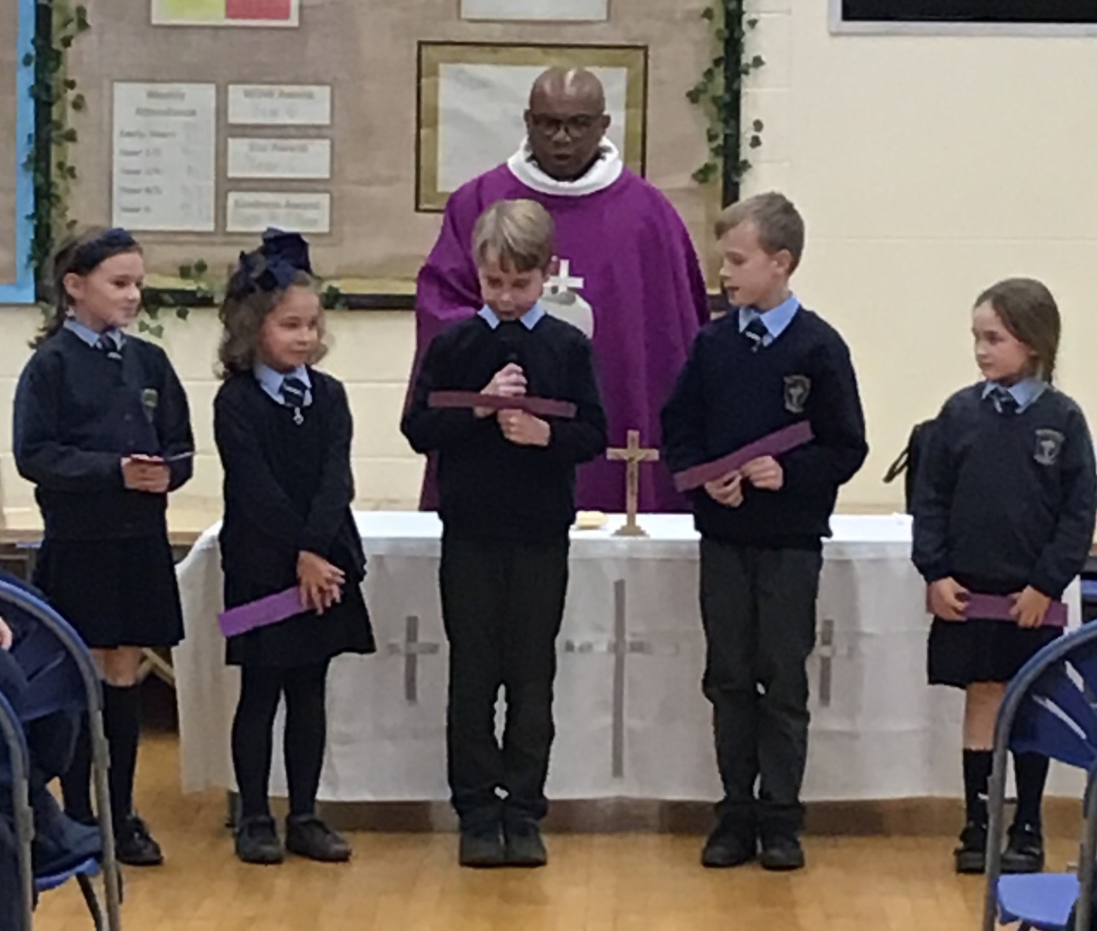 Children reading bidding prayers