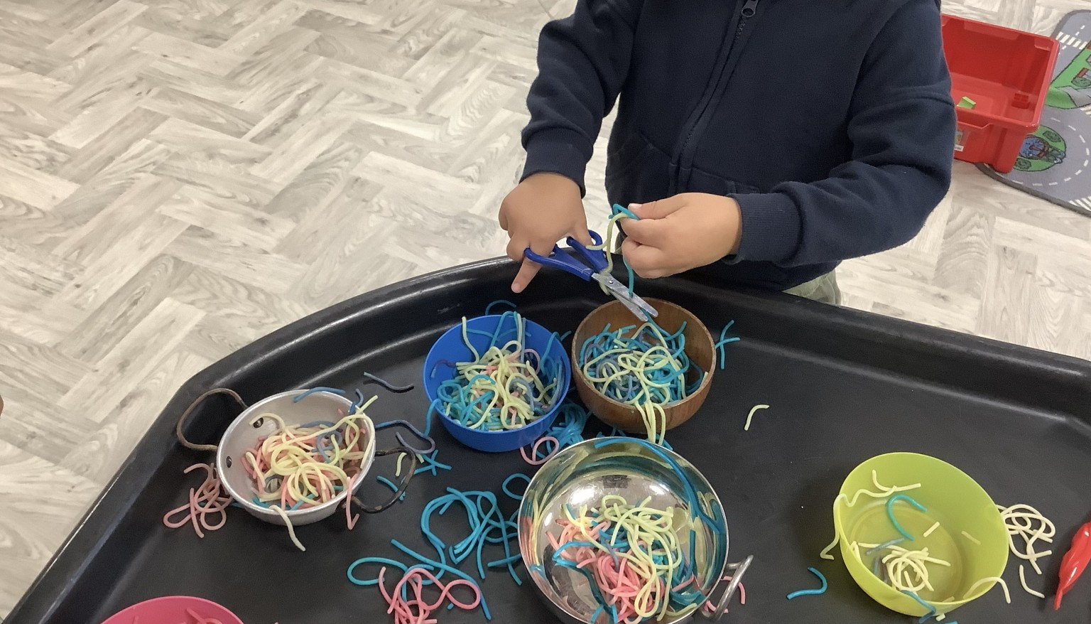 Art table - cutting strings