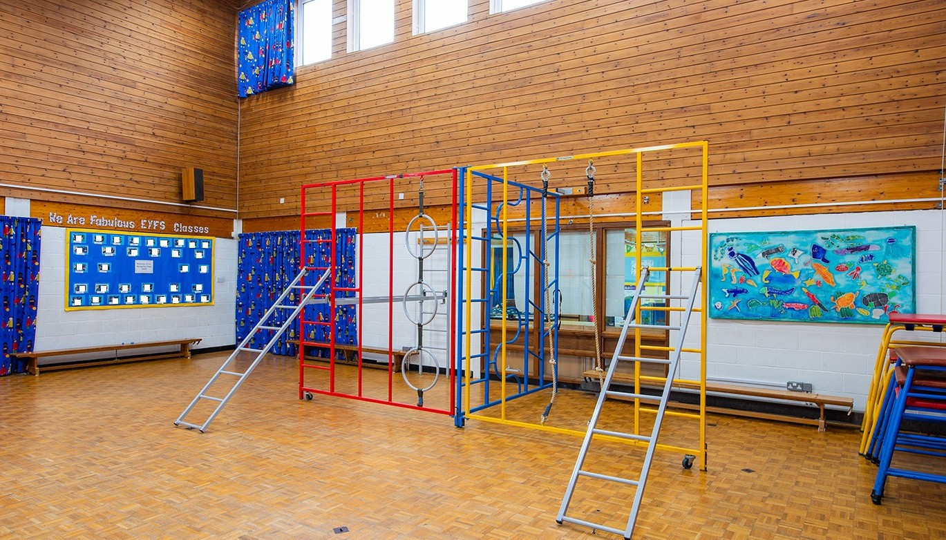 MIDDLE 5 - KS1 Hall - PE apparatus