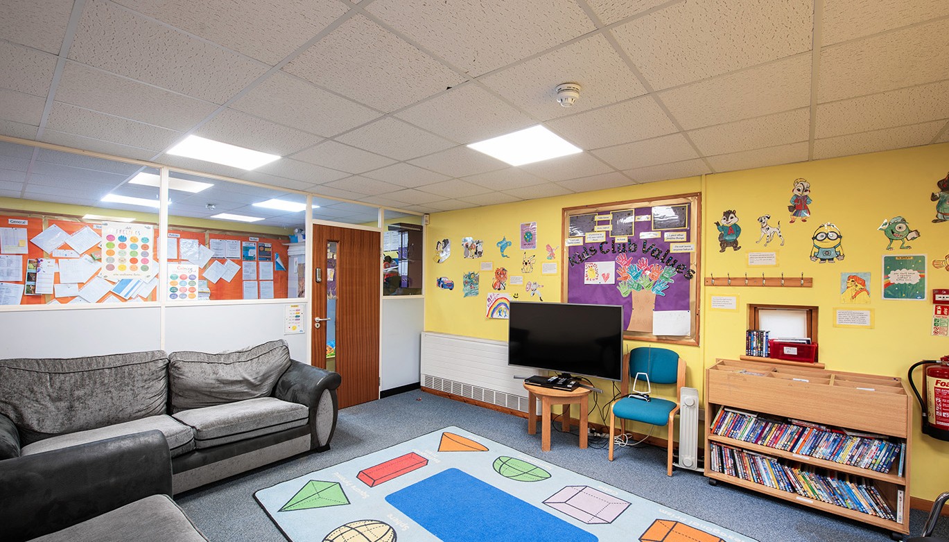 RIGHT 9 - Kids Club 5 TV Room