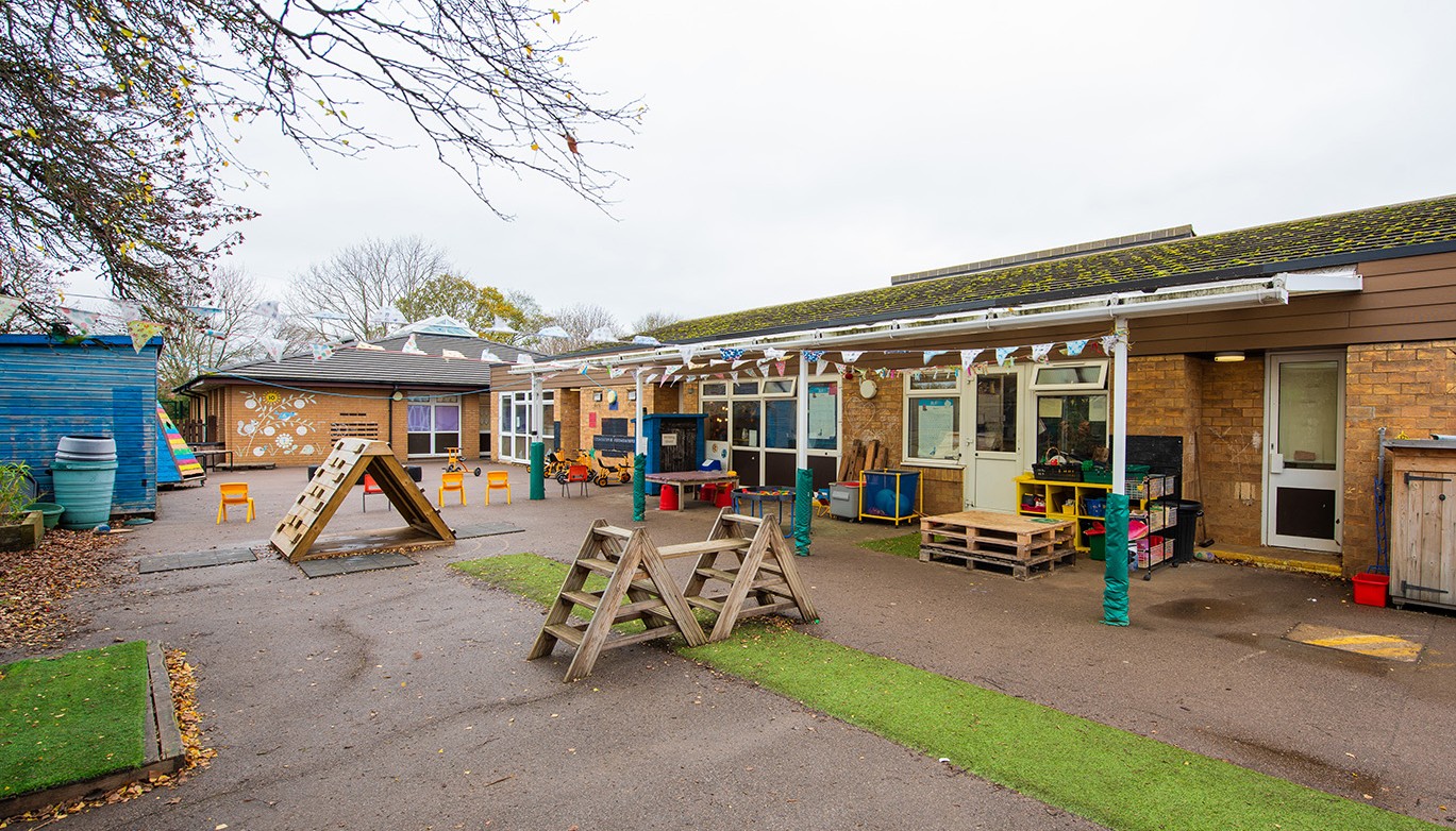 MIDDLE 7 - EYFS outside B