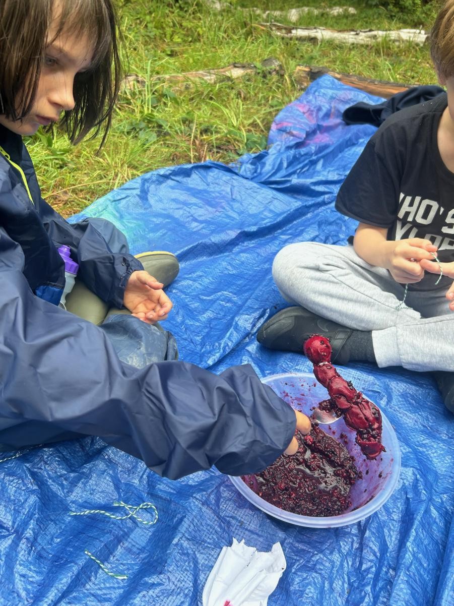 tie dying using natural materials