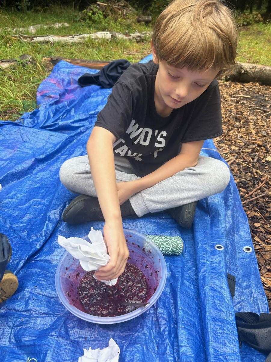 tie dying using natural materials
