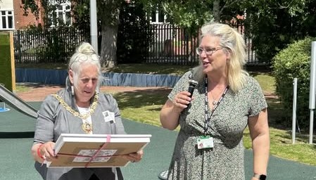 Liz and the Mayor 