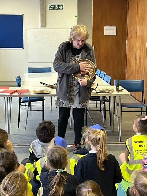 Looking at Jewish artefacts - the patten