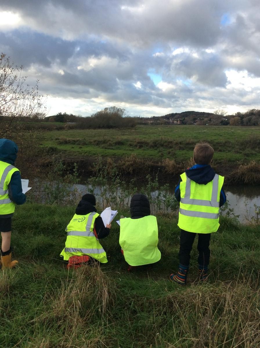 Trip to the River Arun - Year 3 - fieldwork in Geography. Looking at the flow and path of the River
