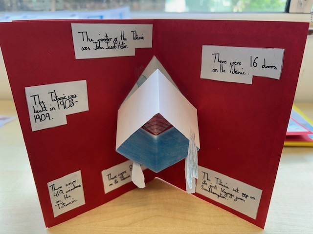 DT Pop-Up Titanic books