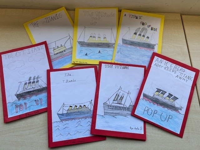 DT Pop-Up Titanic books