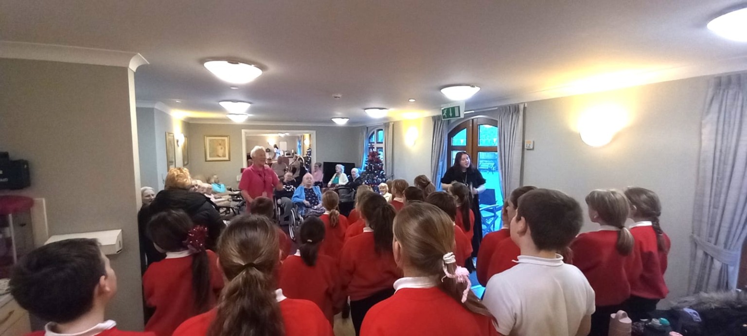 Choir sings carols at Hillside Lodge...
