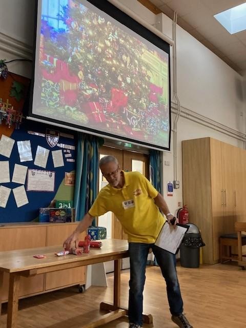 Use of visual prompts to stimulate discussion in worship and be reflective