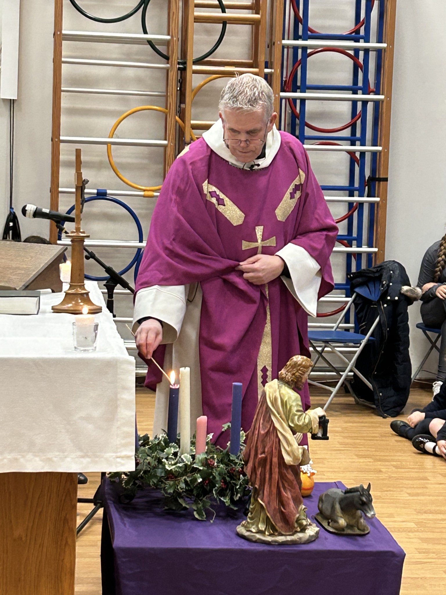 The start of our Advent Eucharist and the lighting of the Advent wreath