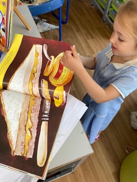 Retelling the story of the Lighthouse Keeper's Lunch using story language.