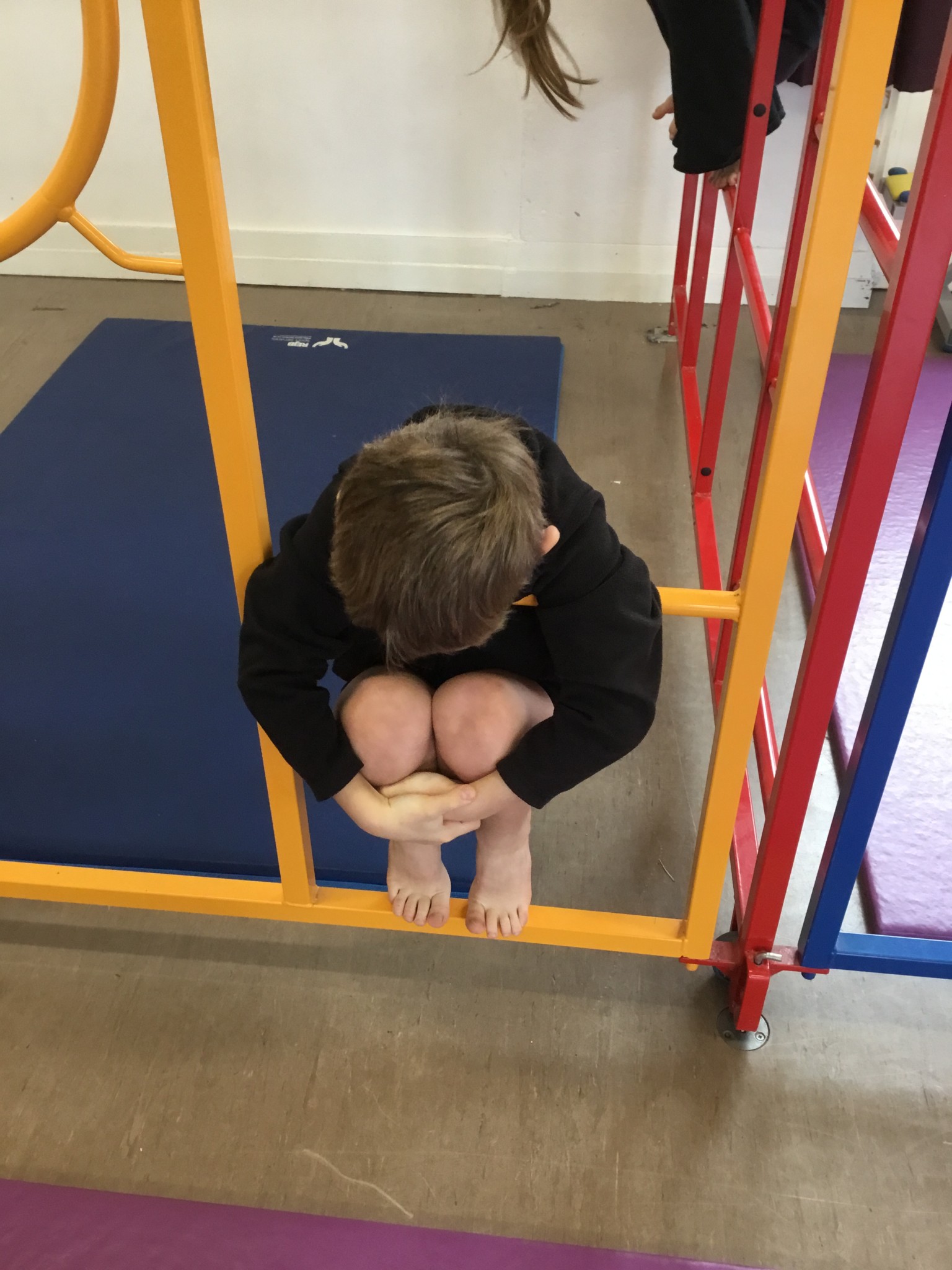 Linking ball, tall, wall and rolls