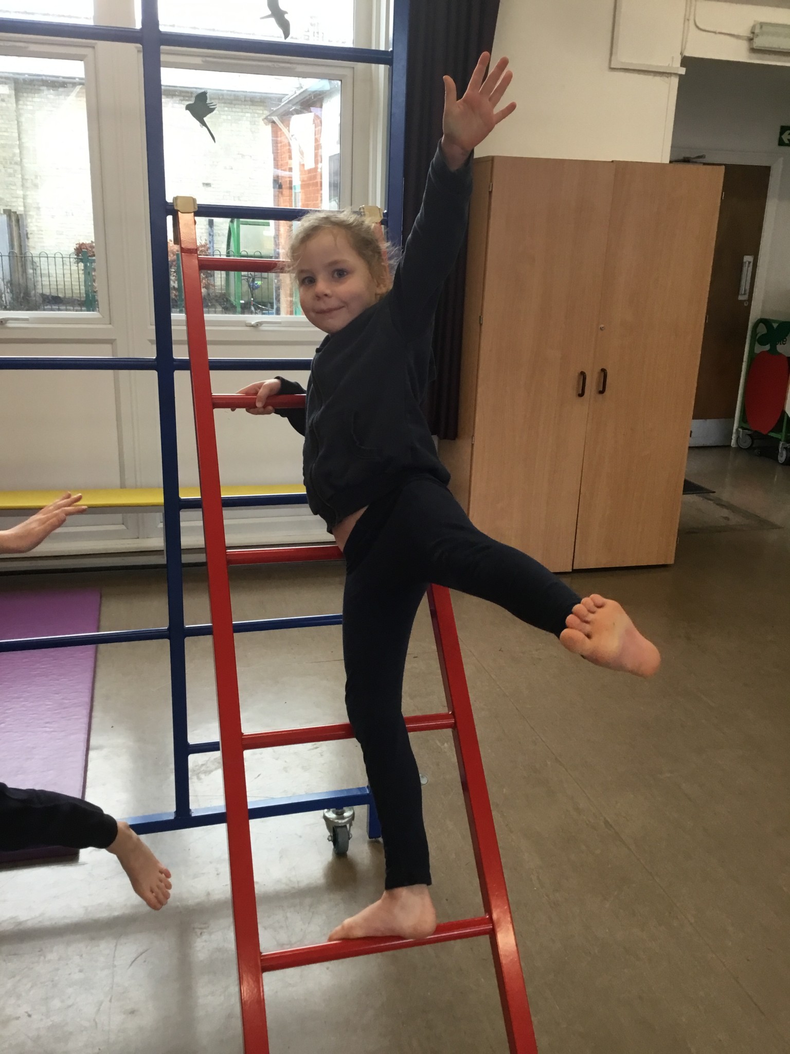 Linking ball, tall, wall and rolls