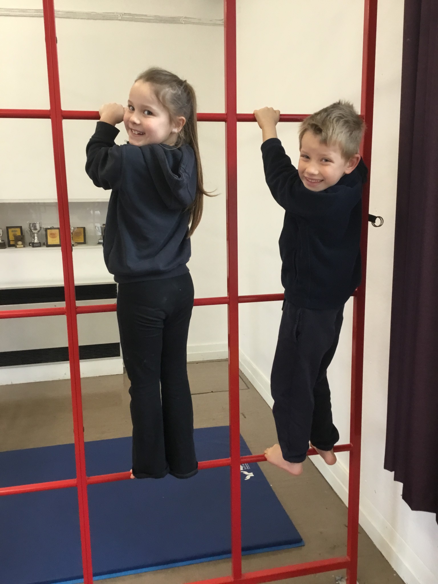 Linking ball, tall, wall and rolls